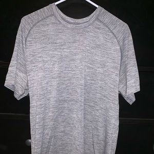 Lululemon t shirt